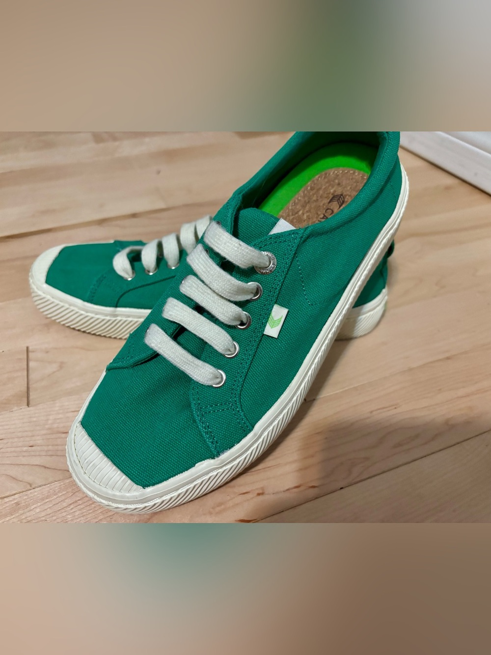 CARIUMA Oca Low Green Canvas Women’s Size 8
